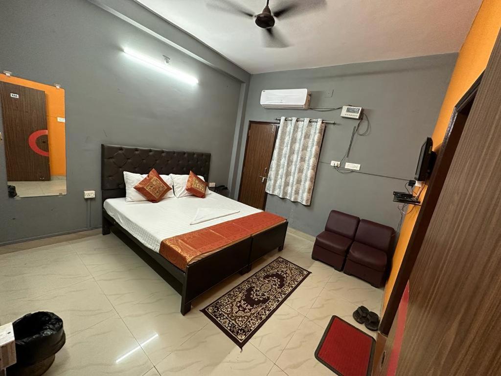 Hotel Aparajita Varanasi Exterior foto