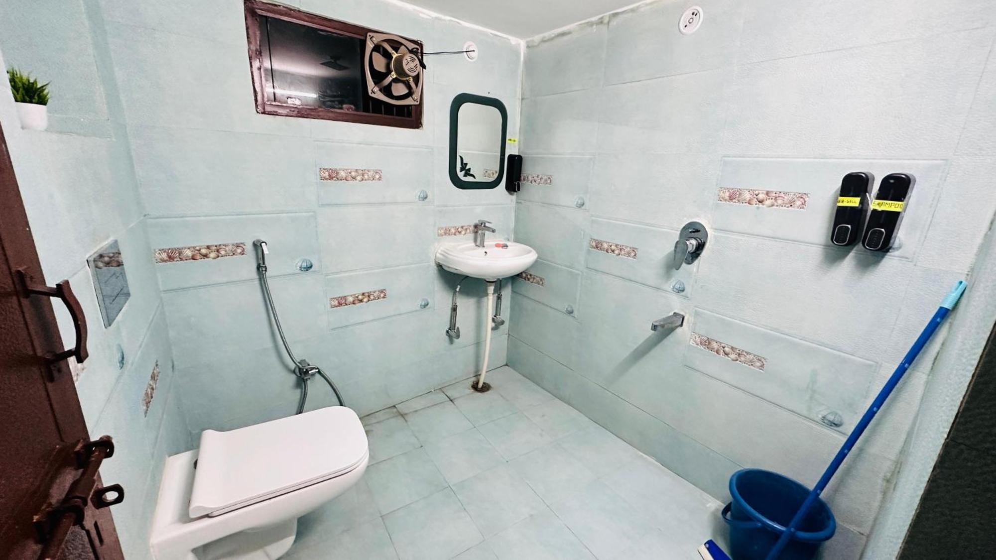 Hotel Aparajita Varanasi Exterior foto