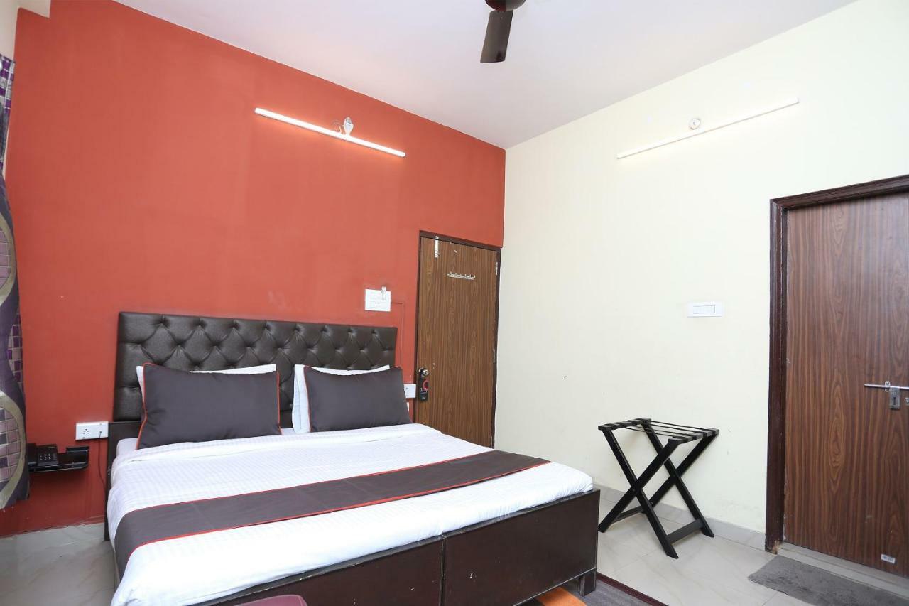 Hotel Aparajita Varanasi Exterior foto